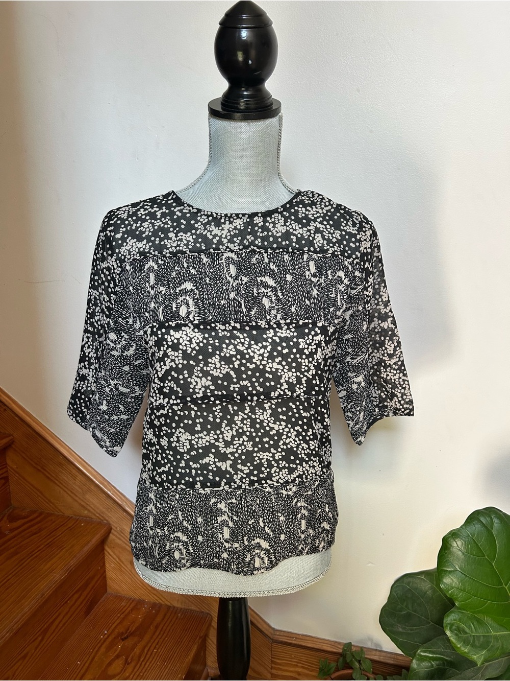 Black and White Patterned Short Sleeve Women's Top